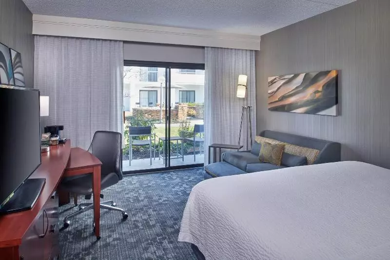 キングサイズベッドのスタンダードルーム, Courtyard By Marriott Indianapolis Castleton