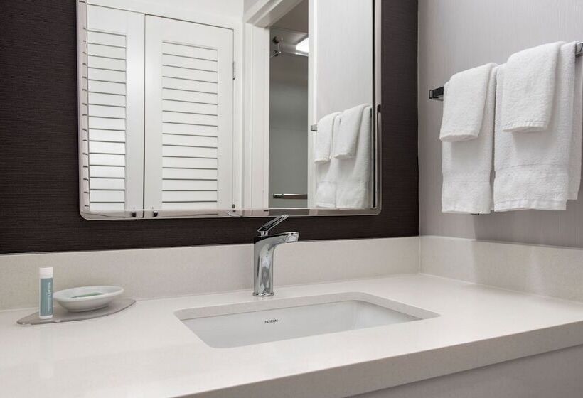 Люкс, Courtyard By Marriott Rye