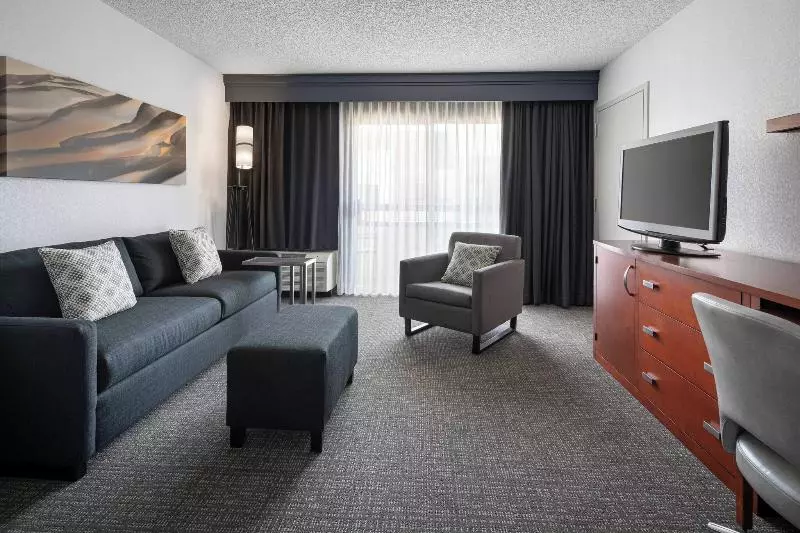 سوییت, Courtyard Sacramento Rancho Cordova