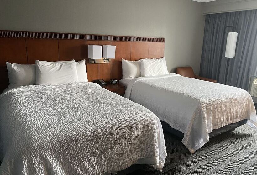 스탠다드 룸 더블 침대 2개, Courtyard Winstonsalem University