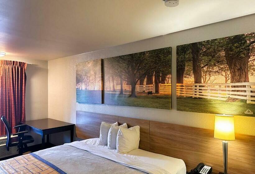 适合残疾人使用的标准间, Days Inn By Wyndham Westend Alexandria,va Washington Dc Area