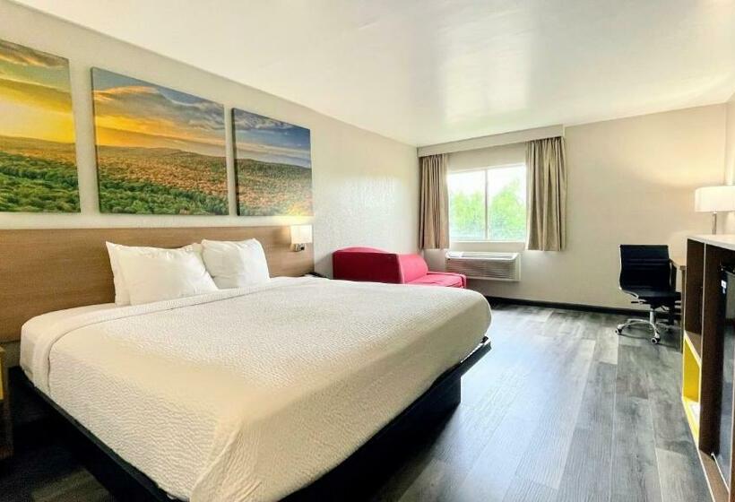 带大床的标准间, Days Inn By Wyndham Columbus In