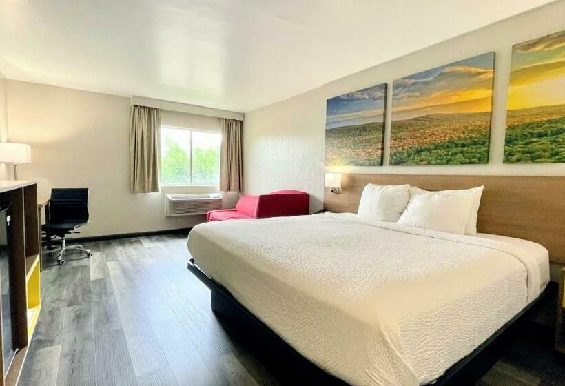 キングサイズベッドのスタンダードルーム, Days Inn By Wyndham Columbus In