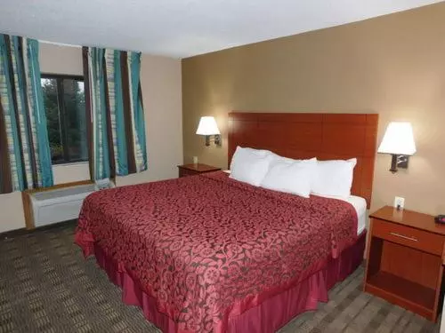 Deluxe Suite King Bed, Days Inn By Wyndham Mankato