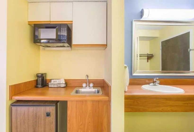 اتاق استاندارد با تخت بزرگ, Days Inn By Wyndham Raleighairportresearch Triangle Park