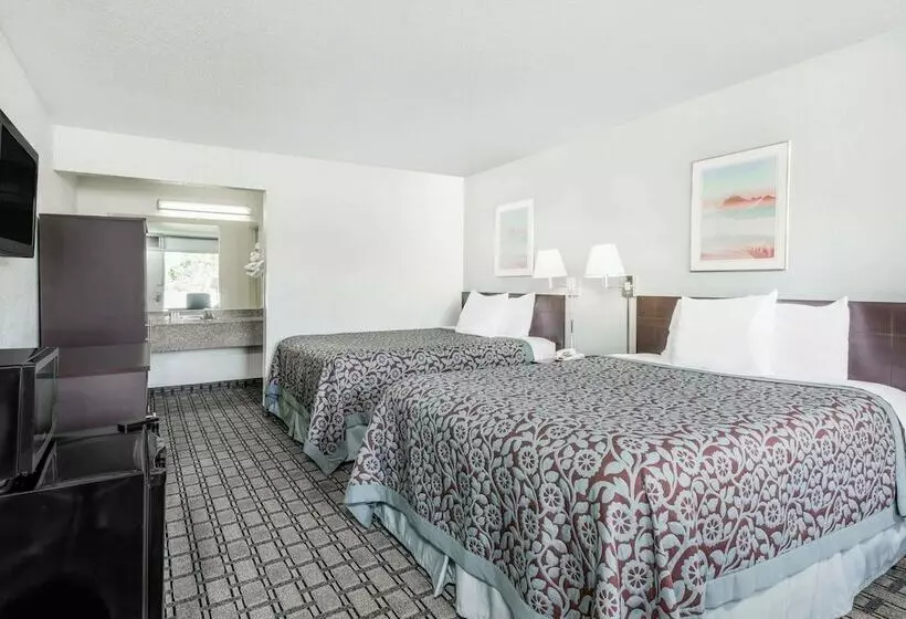 2ダブルベッドのスタンダードルーム, Days Inn By Wyndham St Clairsville