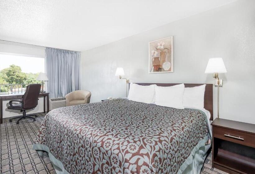 غرفة قياسية سرير كينج, Days Inn By Wyndham St Clairsville