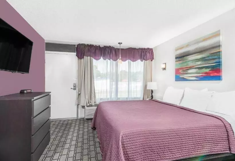 キングサイズベッドのスタンダードルーム, Days Inn By Wyndham St Clairsville