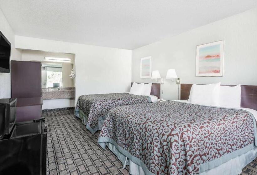 Номер Стандарт 2 Двуспальные Кровати, Days Inn By Wyndham St Clairsville