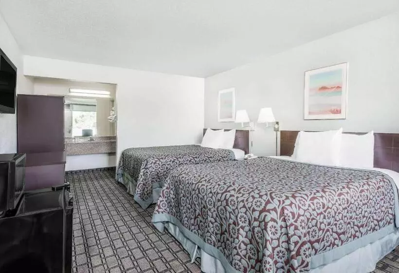 2ダブルベッドのスタンダードルーム, Days Inn By Wyndham St Clairsville