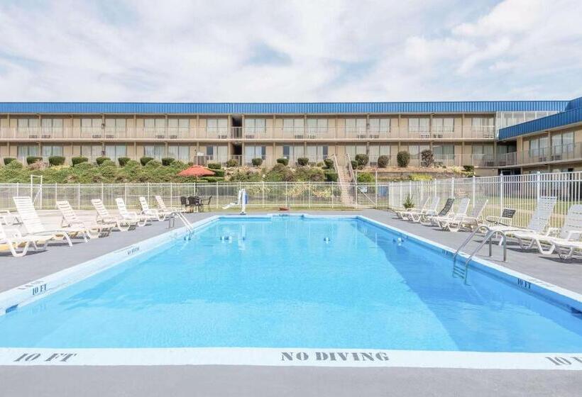 غرفه قياسيه سريرين مزدوجين, Days Inn By Wyndham St Clairsville