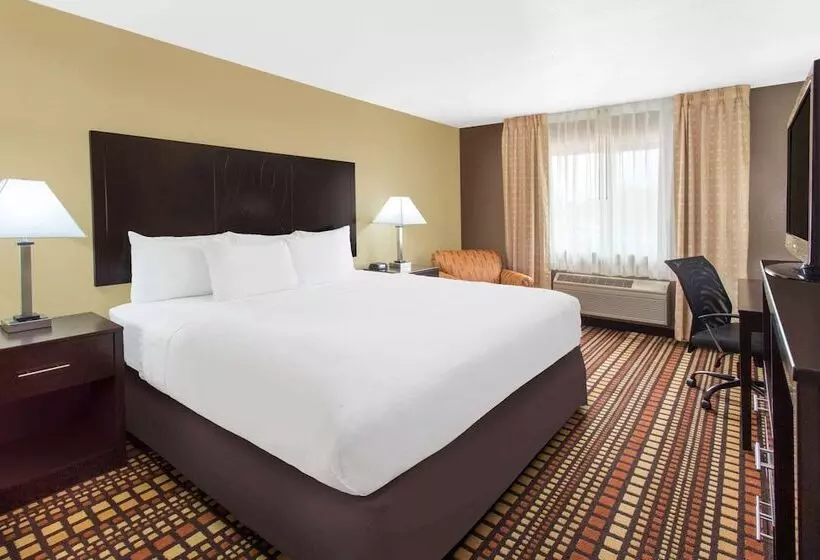 Bisneshuone, Days Inn & Suites By Wyndham Davenport East