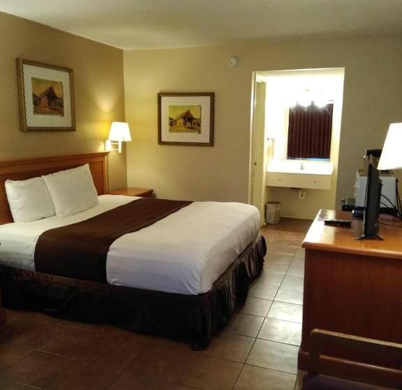 스탠다드 룸 킹사이즈 침대, Knights Inn San Antonio Near Frost Bank Center