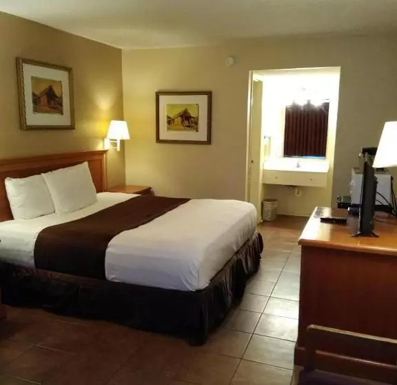 キングサイズベッドのスタンダードルーム, Knights Inn San Antonio Near Frost Bank Center