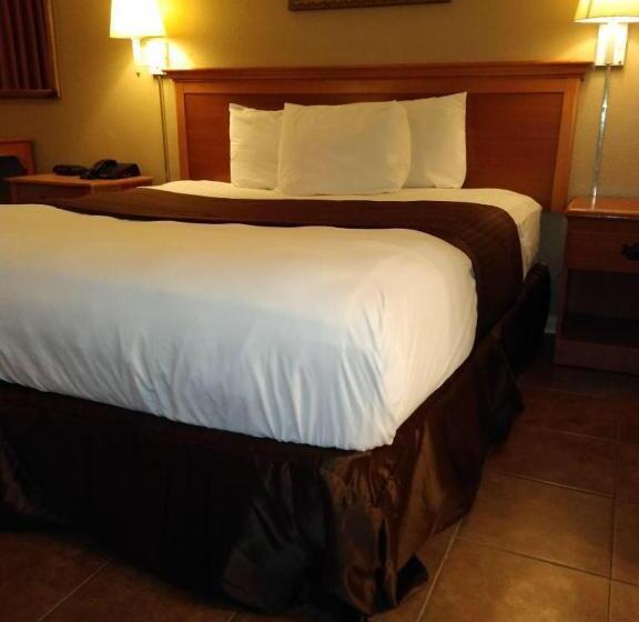 스탠다드 룸 킹사이즈 침대, Knights Inn San Antonio Near Frost Bank Center