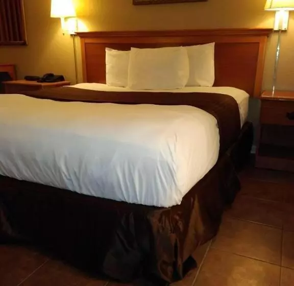 キングサイズベッドのスタンダードルーム, Knights Inn San Antonio Near Frost Bank Center