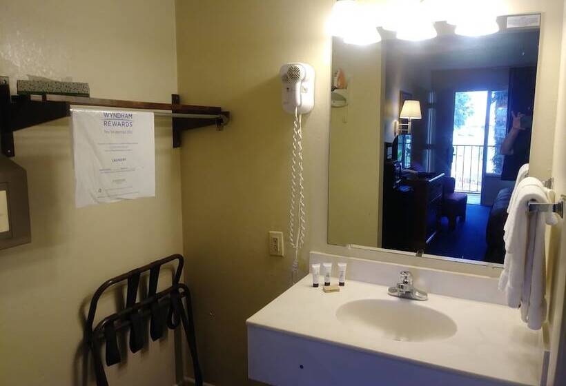 스탠다드 룸 더블 침대 2개, Knights Inn San Antonio Near Frost Bank Center