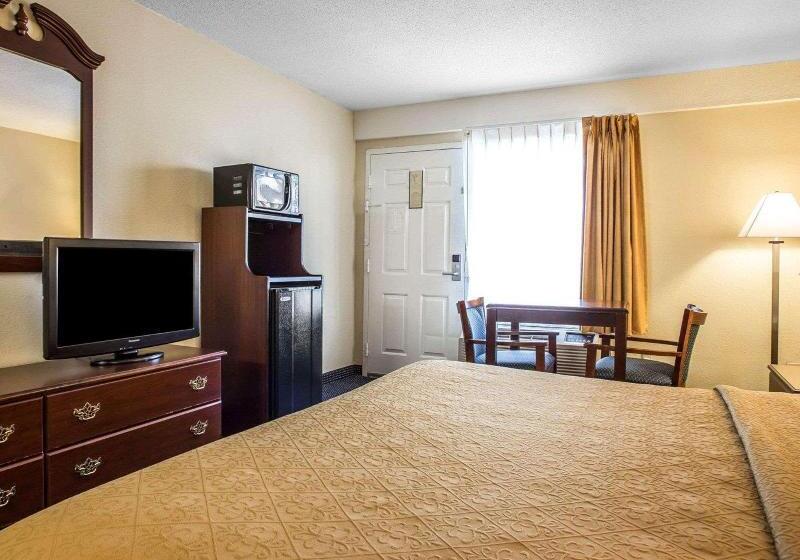 キングサイズベッドのスタンダードルーム, Quality Inn Manning I95