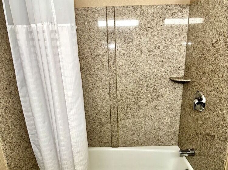 Номер Стандарт 2 Двуспальные Кровати, Super 8 By Wyndham Hillsville