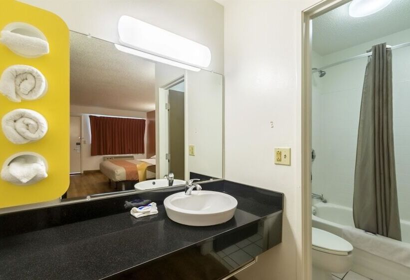 חדר סטנדרט שתי מיטות זוגיות, Motel 6crawfordsville, In