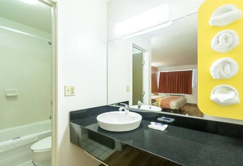 חדר סטנדרט שתי מיטות זוגיות, Motel 6crawfordsville, In