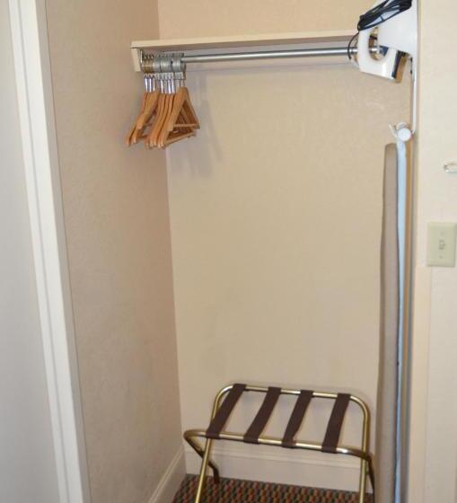 스탠다드 자쿠지 룸, Edgewater Hotel And Conference Center