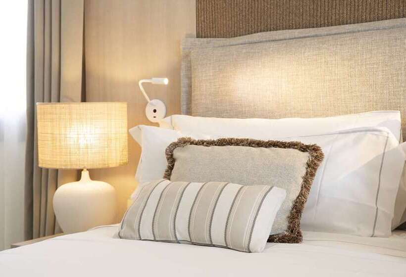 جناح جونيور سرير كينج, Hilton Santa Barbara Beachfront Resort