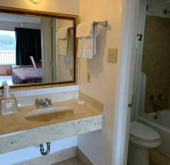 デラックスルーム, Baton Rouge West Inn