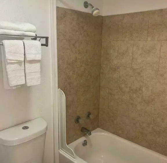 キングサイズベッドのスタンダードルーム, Baton Rouge West Inn