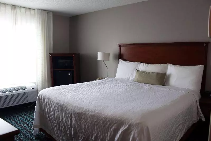 اتاق استاندارد با تخت بزرگ, Baymont By Wyndham Dayton North