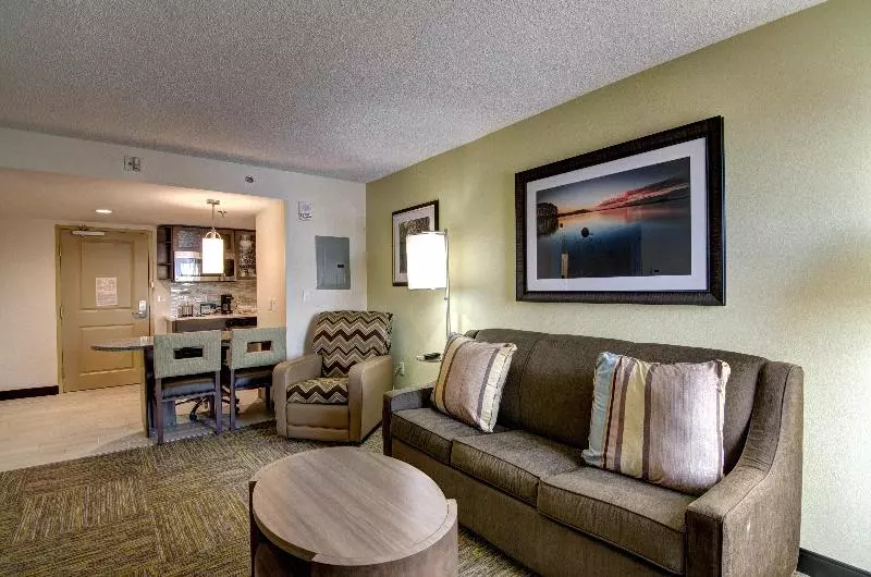 キングサイズベッドのスイートルーム, Candlewood Suites Richmond   West Broad, An Ihg