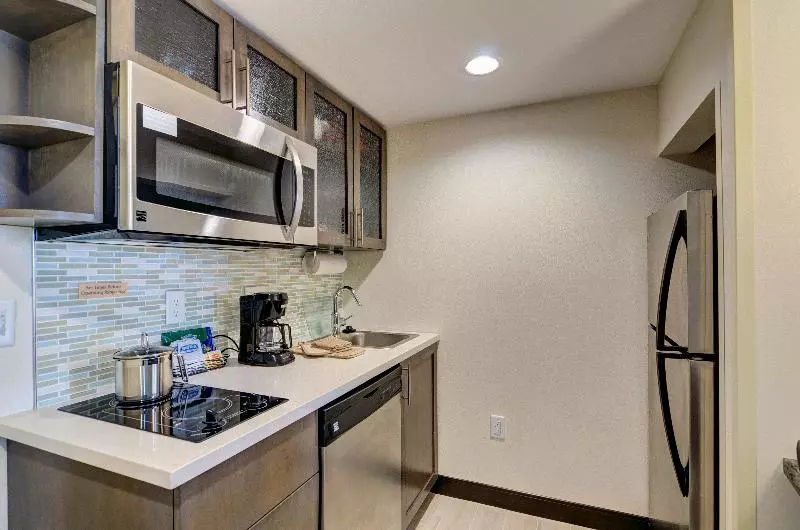 キングサイズベッドのスイートルーム, Candlewood Suites Richmond   West Broad, An Ihg