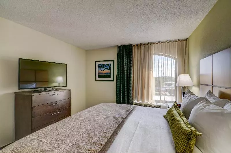キングサイズベッドのスイートルーム, Candlewood Suites Richmond   West Broad, An Ihg
