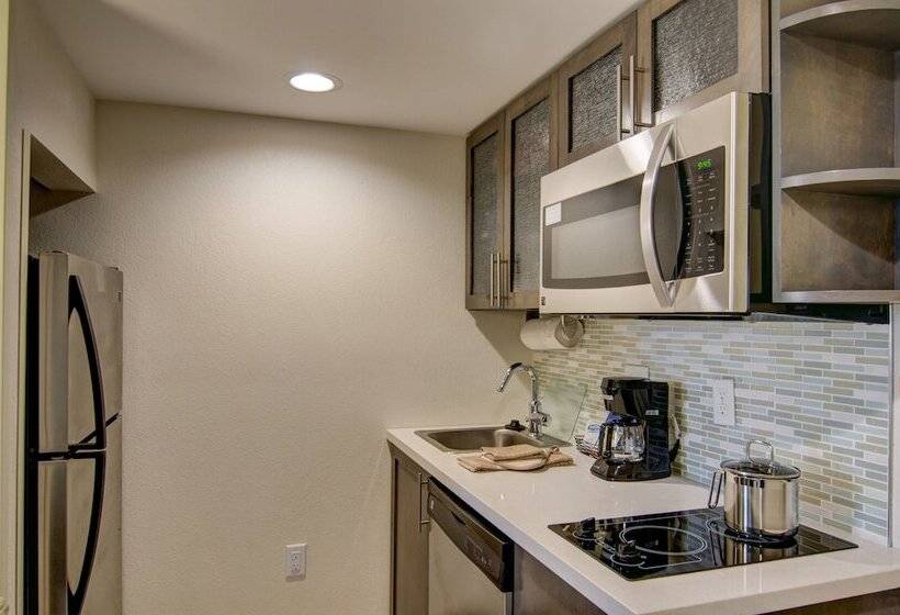 Люкс Deluxe Кровать Кинг, Candlewood Suites Richmond   West Broad, An Ihg