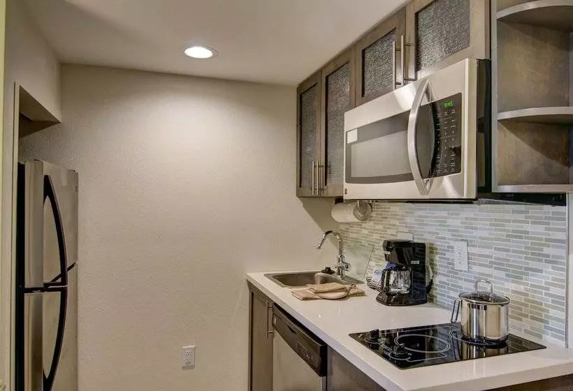キングサイズベッドのデラックススイート, Candlewood Suites Richmond   West Broad, An Ihg