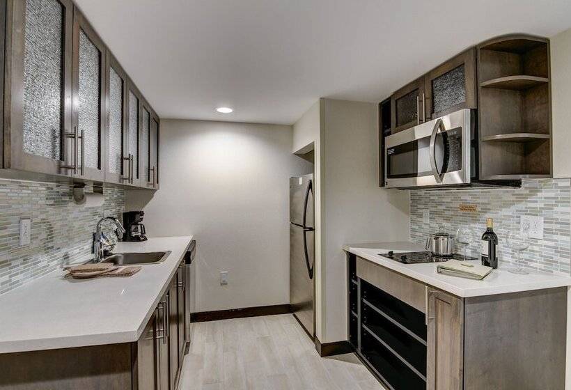 스위트, Candlewood Suites Richmond West Broad, An Ihg