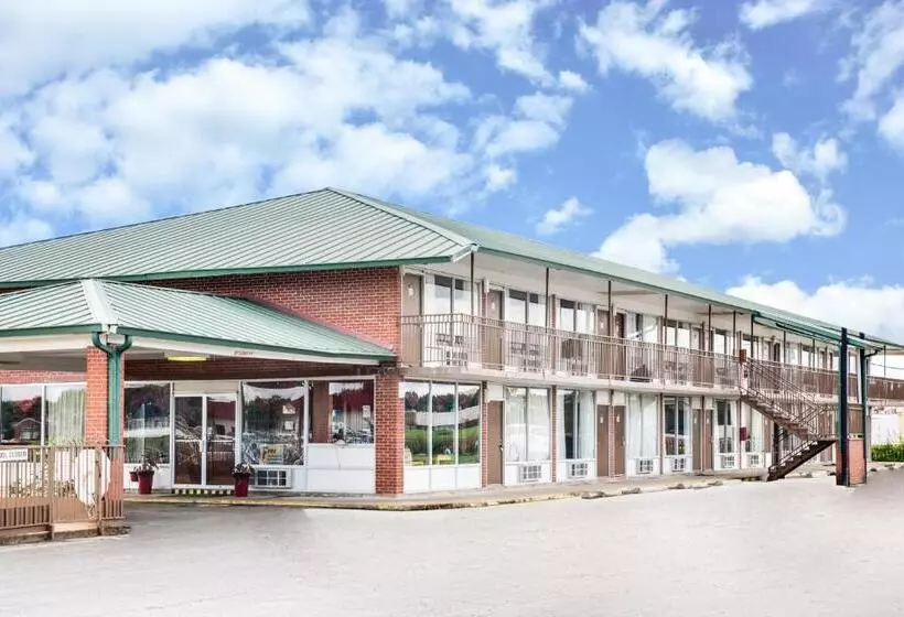 キングサイズベッドのスタンダードルーム, Days Inn By Wyndham Newport