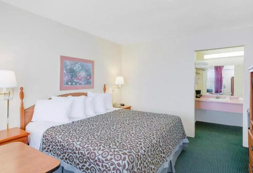 キングサイズベッドのスタンダードルーム, Days Inn By Wyndham Newport