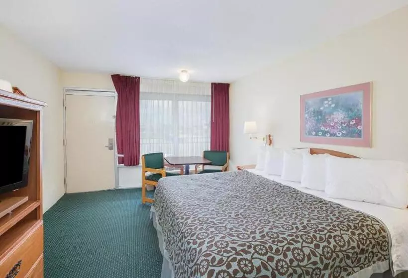 キングサイズベッドのスタンダードルーム, Days Inn By Wyndham Newport