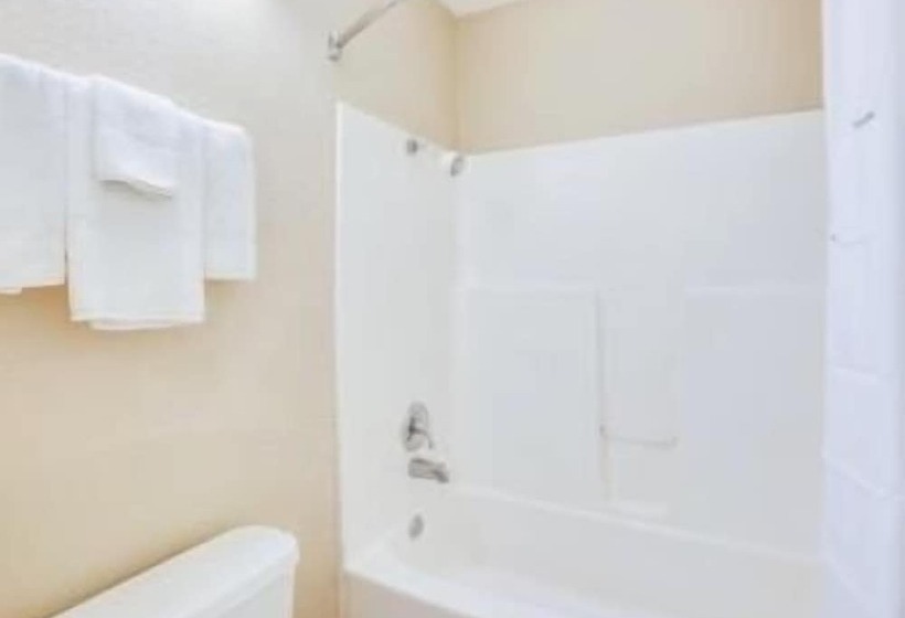 غرفه قياسيه سريرين مزدوجين, Days Inn By Wyndham Newport