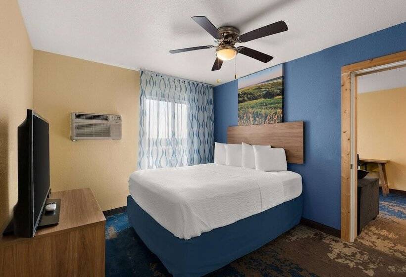 Люкс, Days Inn By Wyndham Newton