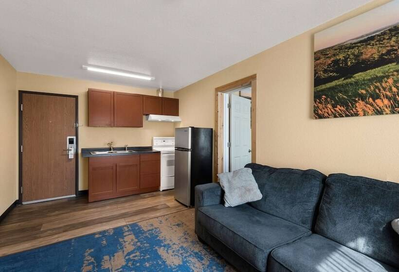 Люкс, Days Inn By Wyndham Newton