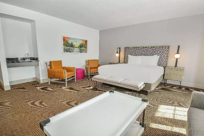 اتاق استاندارد با تخت بزرگ, Doubletree By Hilton Austin