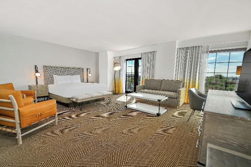 キングサイズベッドのスタンダードルーム, Doubletree By Hilton Austin