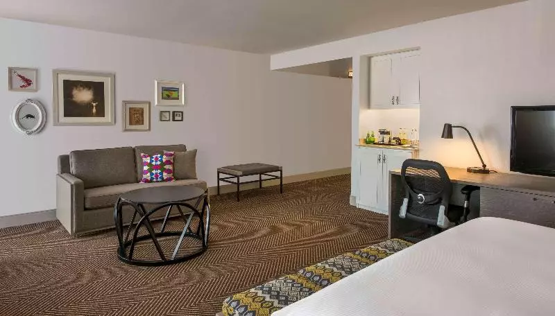 سوئیت با تخت بزرگ, Doubletree By Hilton Austin