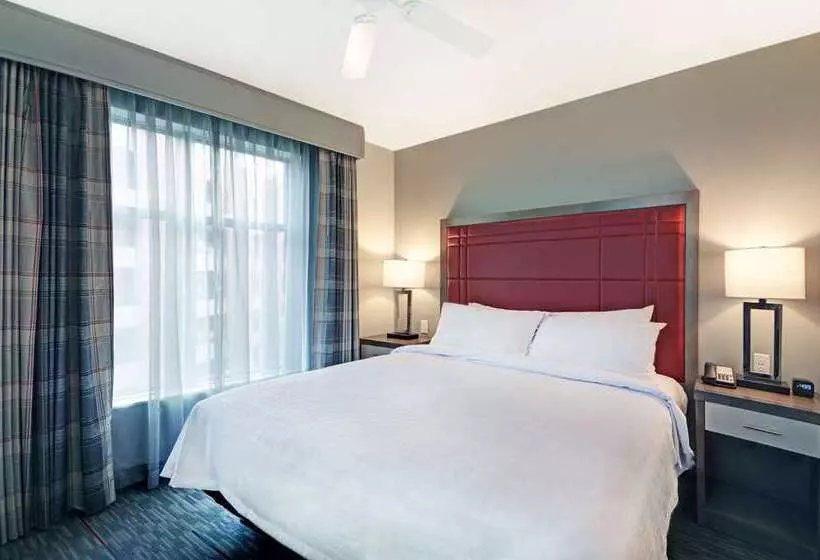 سوئیت پریمیوم, Embassy Suites By Hilton Atlanta Perimeter Center