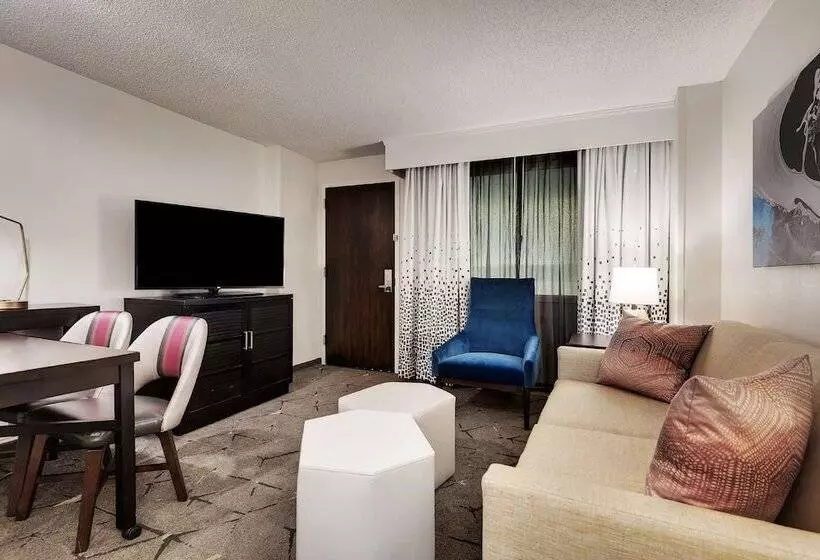 スイート, Embassy Suites By Hilton Raleigh Crabtree