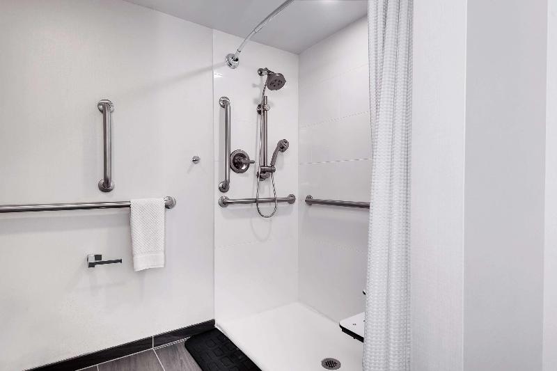 Suite King Size Seng, Embassy Suites By Hilton Raleigh Crabtree