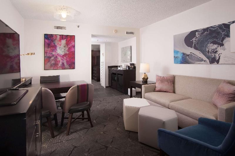 מיטת קינג בסוויטה, Embassy Suites By Hilton Raleigh Crabtree