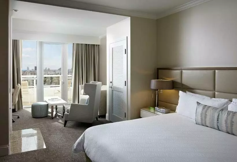 سوئیت جونیور با چشمانداز, Fontainebleau Miami Beach